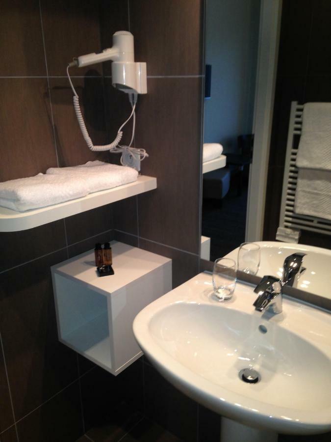 Hotel - Restaurant La Claire Foret Morhange Екстер'єр фото