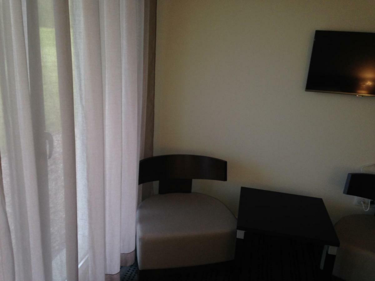Hotel - Restaurant La Claire Foret Morhange Екстер'єр фото